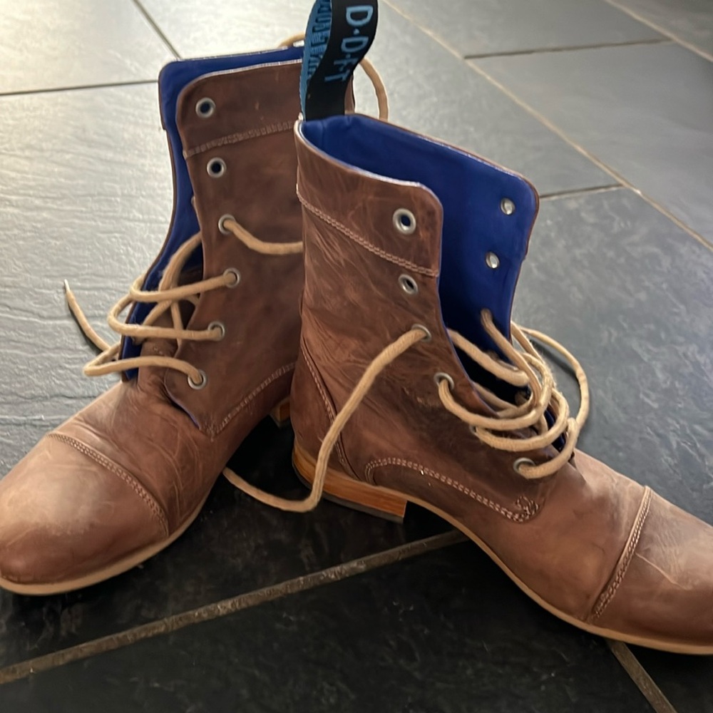 Cool John Fluevog Boots, perfect for fall!